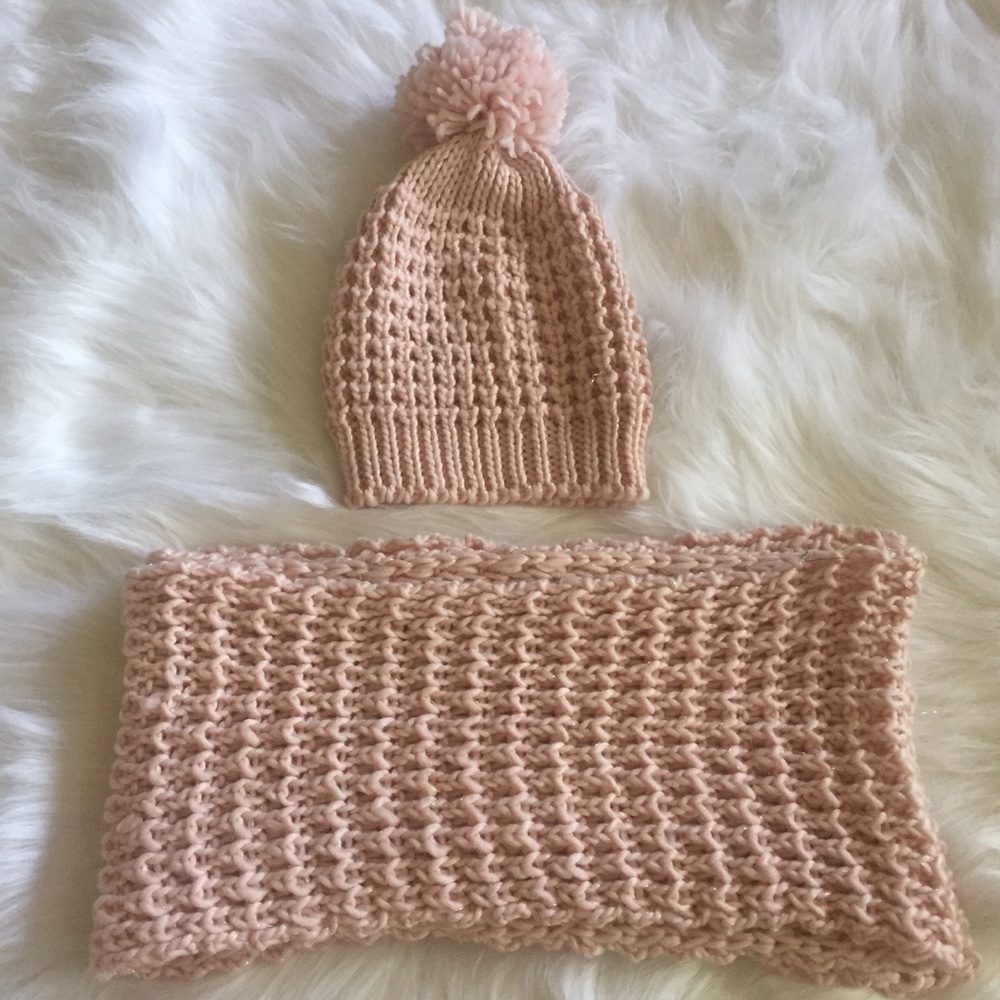 Jessica Simpson Hat & Scarf Set